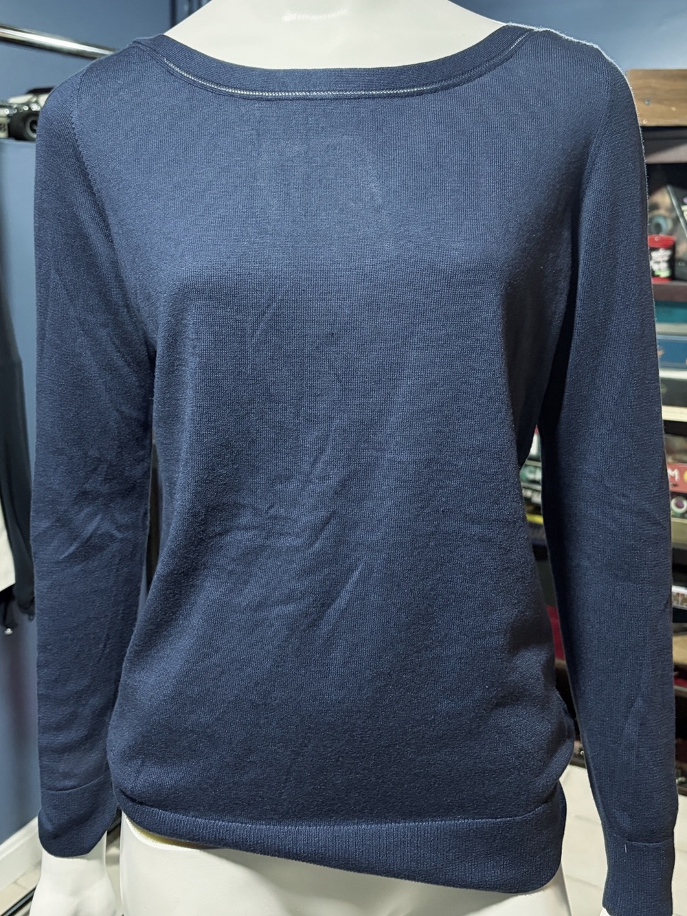 Women’s Classic Fine Quality Navy Crewneck Sweater No Tags Fits like a Small